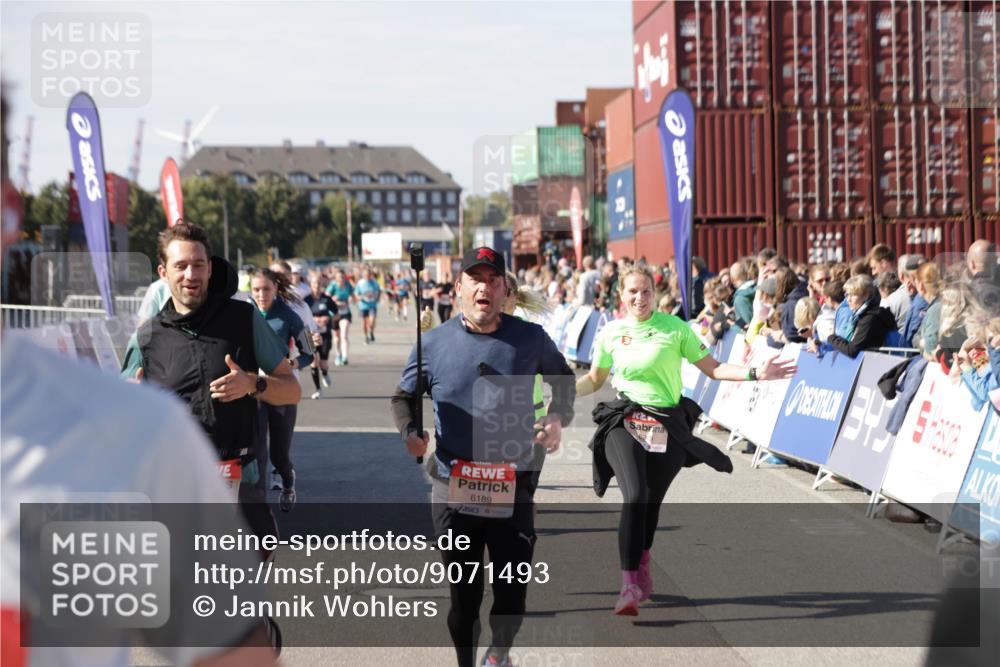 03.10.2025 - Köhlbrandbrückenlauf Jannik Wohlers http://msf.ph/oto/9071493 03.10.2025 13:15:08 Ziel 4090, 4232, 4244, 4282, 4784, 5173, 5186, 5737, 6128, 6129, 6189, 6249, 6252, 6370, 6454, 6591, 6810 meine-sportfotos.de