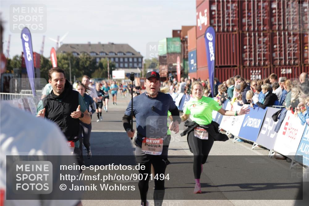 03.10.2025 - Köhlbrandbrückenlauf Jannik Wohlers http://msf.ph/oto/9071494 03.10.2025 13:15:08 Ziel 4090, 4232, 4244, 4282, 4784, 5173, 5186, 5737, 6128, 6129, 6189, 6249, 6252, 6370, 6454, 6591, 6810 meine-sportfotos.de