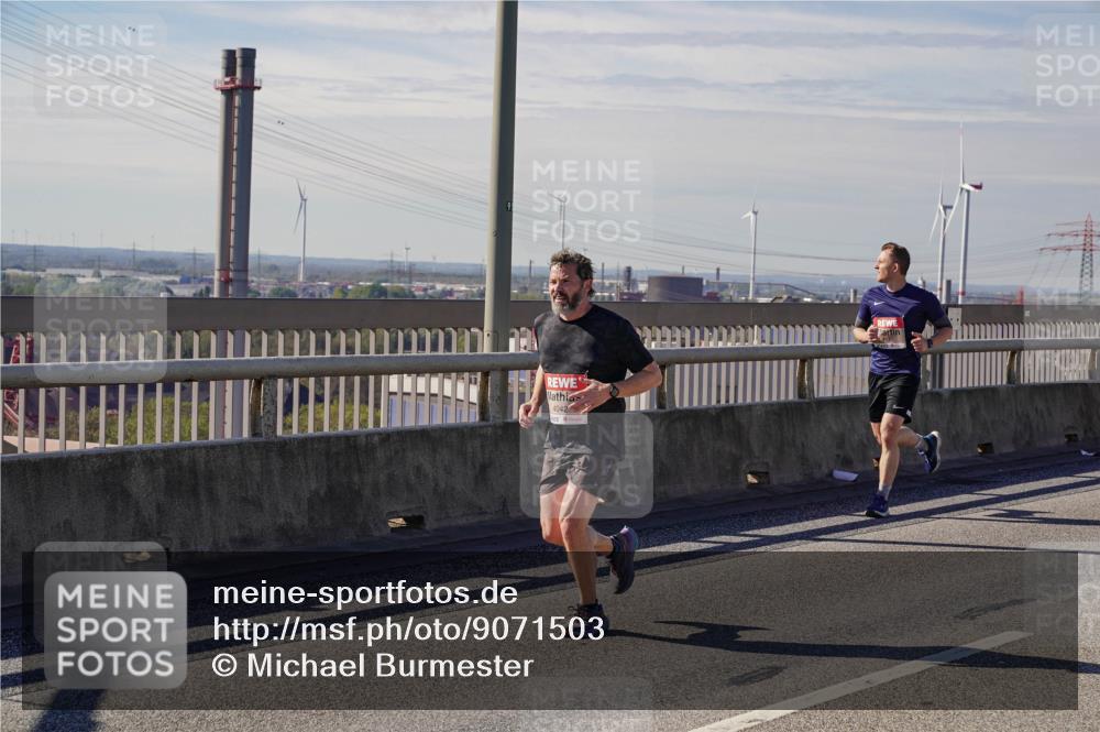 03.10.2025 - Köhlbrandbrückenlauf Michael Burmester http://msf.ph/oto/9071503 03.10.2025 12:36:32 Position 2 4042 meine-sportfotos.de