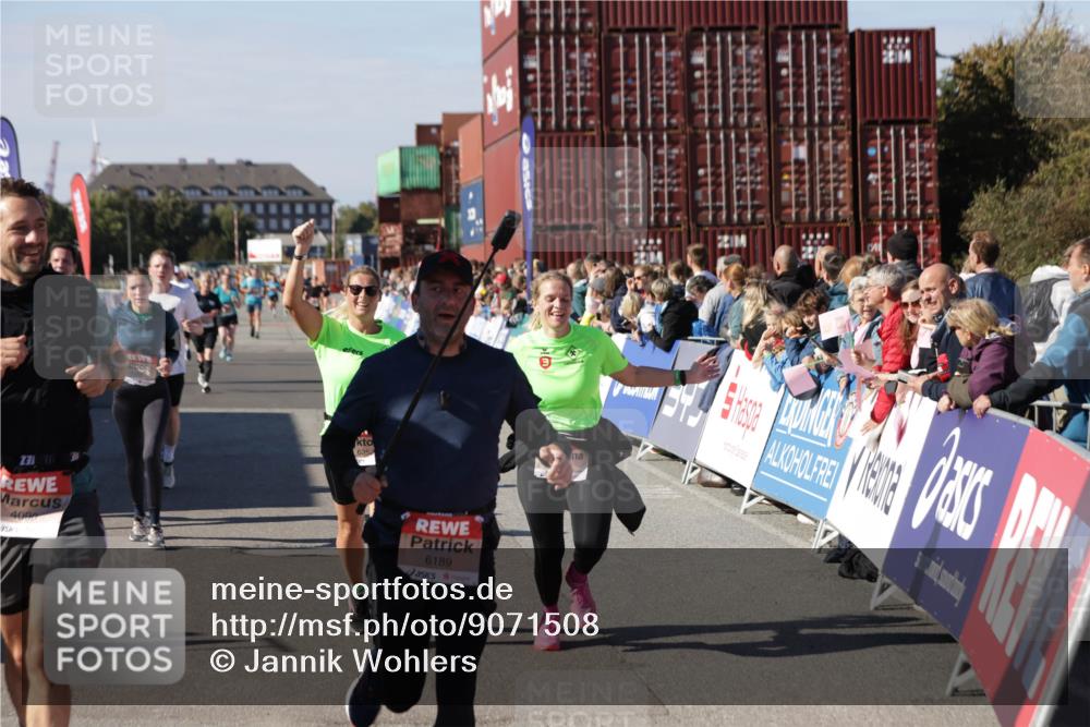 03.10.2025 - Köhlbrandbrückenlauf Jannik Wohlers http://msf.ph/oto/9071508 03.10.2025 13:15:09 Ziel 4090, 4244, 4282, 4784, 5173, 5186, 5737, 6128, 6189, 6249, 6252, 6370, 6454, 6591, 6810 meine-sportfotos.de