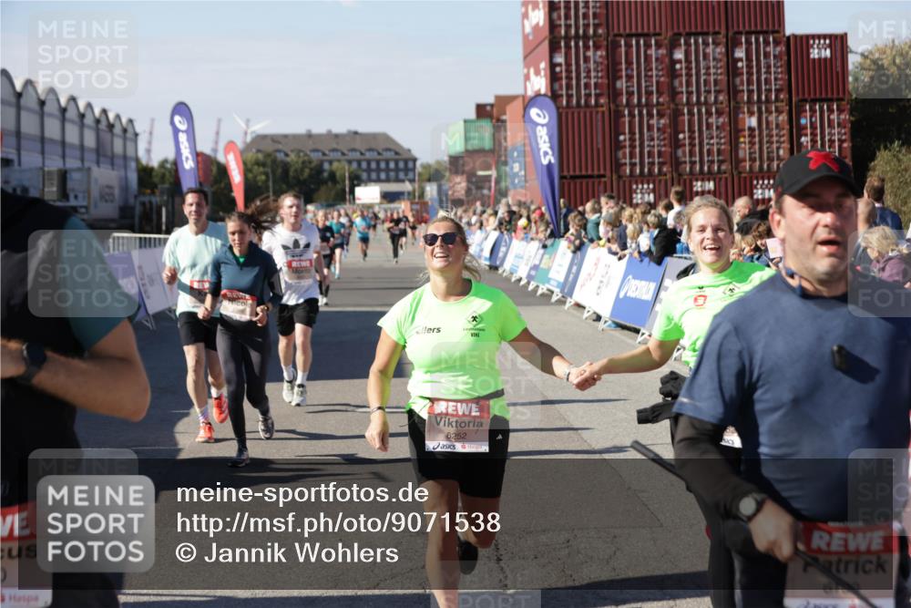 03.10.2025 - Köhlbrandbrückenlauf Jannik Wohlers http://msf.ph/oto/9071538 03.10.2025 13:15:10 Ziel 4090, 4244, 4282, 5173, 5186, 5737, 6189, 6249, 6252, 6370, 6454, 6591, 6810 meine-sportfotos.de