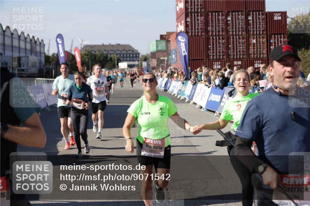 03.10.2025 - Köhlbrandbrückenlauf Jannik Wohlers http://msf.ph/oto/9071542 03.10.2025 13:15:10 Ziel 4090, 4244, 4282, 5173, 5186, 5737, 6189, 6249, 6252, 6370, 6454, 6591, 6810 meine-sportfotos.de