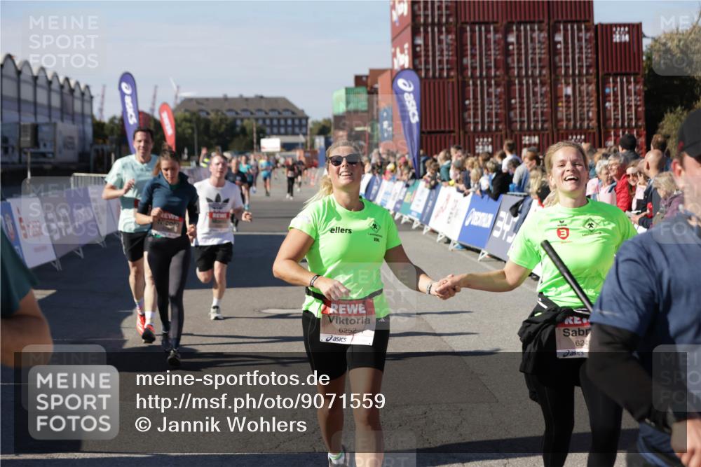 03.10.2025 - Köhlbrandbrückenlauf Jannik Wohlers http://msf.ph/oto/9071559 03.10.2025 13:15:10 Ziel 4090, 4244, 4282, 5173, 5186, 5737, 6189, 6249, 6252, 6370, 6454, 6591, 6810 meine-sportfotos.de