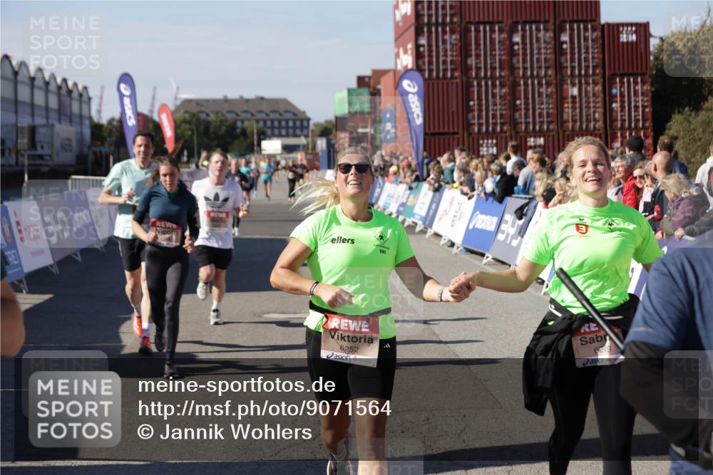 03.10.2025 - Köhlbrandbrückenlauf Jannik Wohlers http://msf.ph/oto/9071564 03.10.2025 13:15:10 Ziel 4090, 4244, 4282, 5173, 5186, 5737, 6189, 6249, 6252, 6370, 6454, 6591, 6810 meine-sportfotos.de