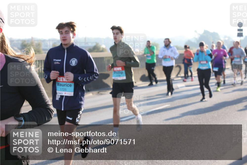 03.10.2025 - Köhlbrandbrückenlauf Lena Gebhardt http://msf.ph/oto/9071571 03.10.2025 09:24:39 Position 1 1725 meine-sportfotos.de