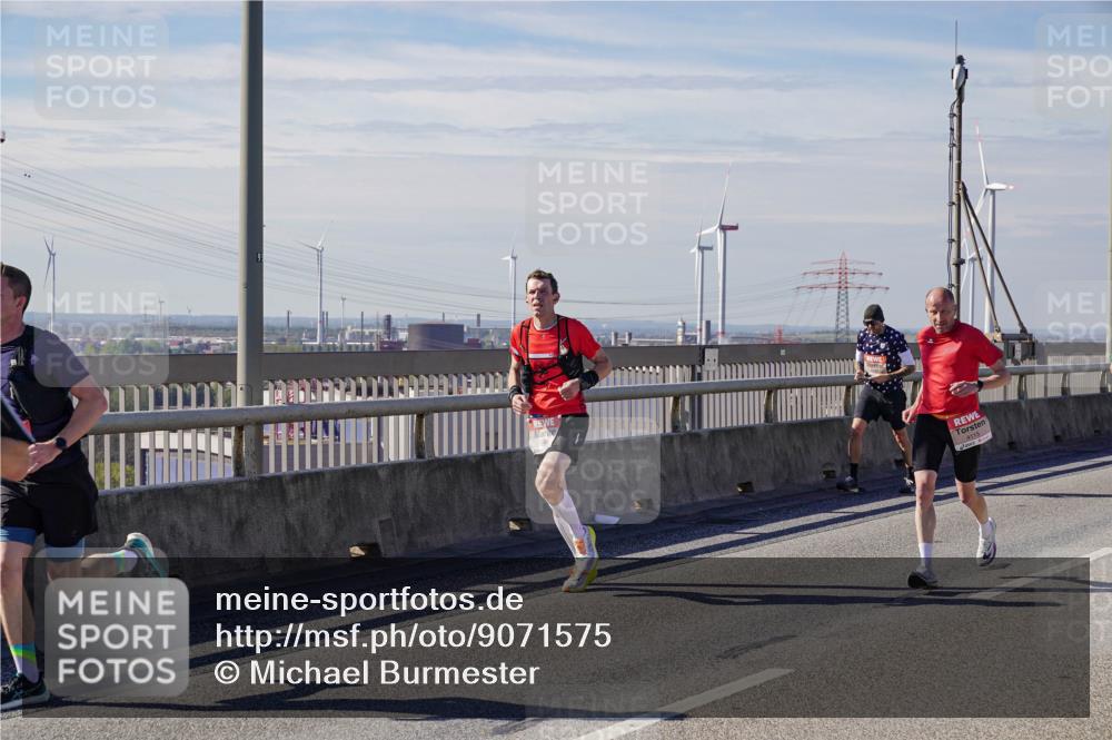 03.10.2025 - Köhlbrandbrückenlauf Michael Burmester http://msf.ph/oto/9071575 03.10.2025 12:36:37 Position 2 4115 meine-sportfotos.de