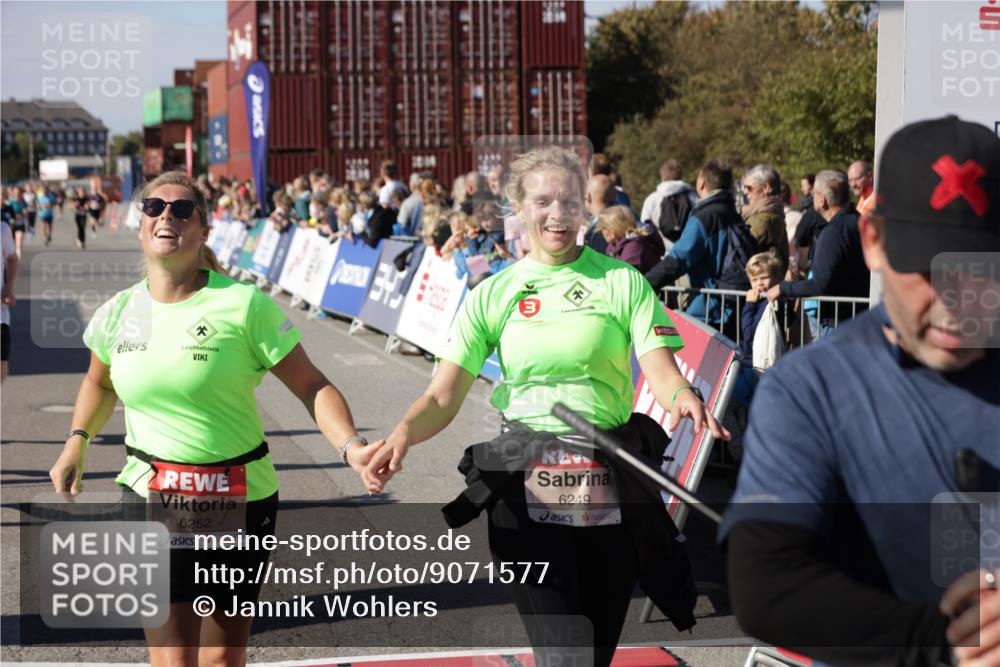 03.10.2025 - Köhlbrandbrückenlauf Jannik Wohlers http://msf.ph/oto/9071577 03.10.2025 13:15:10 Ziel 4090, 4244, 4282, 5173, 5186, 5737, 6189, 6249, 6252, 6370, 6454, 6591, 6810 meine-sportfotos.de