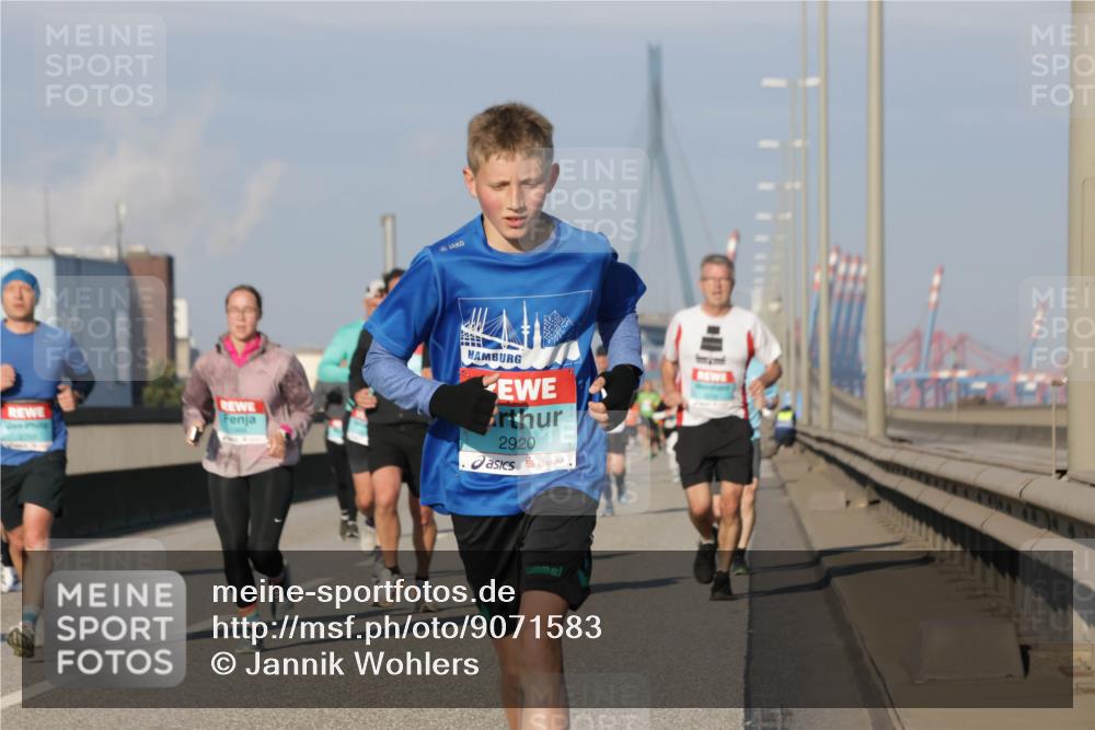 03.10.2025 - Köhlbrandbrückenlauf Jannik Wohlers http://msf.ph/oto/9071583 03.10.2025 09:49:45 Position 3 2920 meine-sportfotos.de