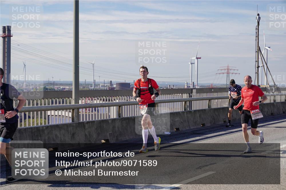 03.10.2025 - Köhlbrandbrückenlauf Michael Burmester http://msf.ph/oto/9071589 03.10.2025 12:36:37 Position 2 4115 meine-sportfotos.de