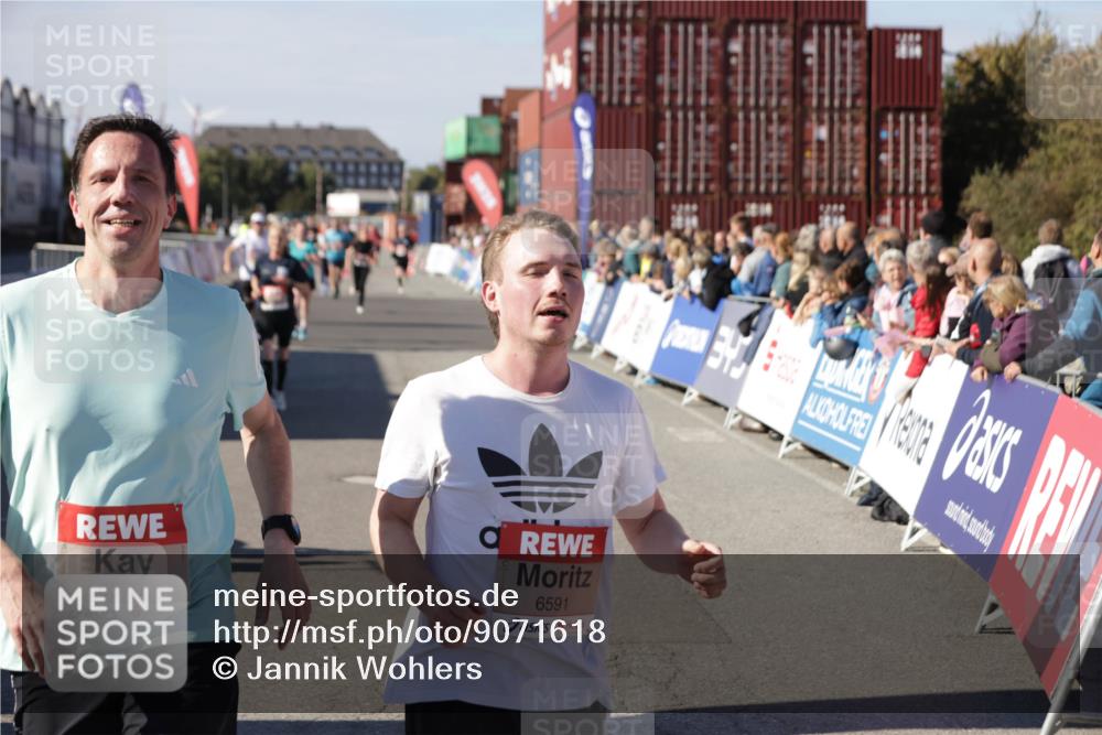 03.10.2025 - Köhlbrandbrückenlauf Jannik Wohlers http://msf.ph/oto/9071618 03.10.2025 13:15:13 Ziel 4090, 4244, 4282, 5186, 6189, 6249, 6252, 6370, 6591, 6773, 6810 meine-sportfotos.de