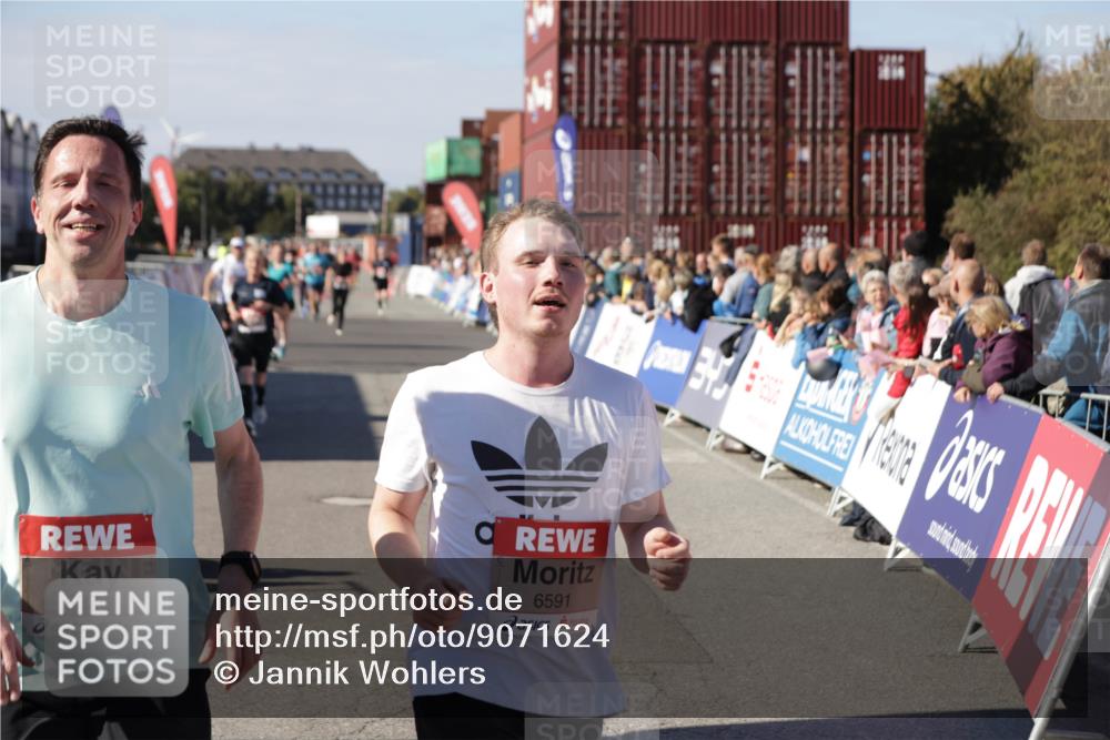 03.10.2025 - Köhlbrandbrückenlauf Jannik Wohlers http://msf.ph/oto/9071624 03.10.2025 13:15:13 Ziel 4090, 4244, 4282, 5186, 6189, 6249, 6252, 6370, 6591, 6773, 6810 meine-sportfotos.de