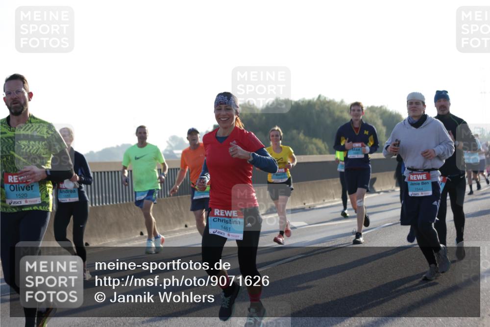 03.10.2025 - Köhlbrandbrückenlauf Jannik Wohlers http://msf.ph/oto/9071626 03.10.2025 09:17:55 Position 3 1520, 1555, 1461, 1544 meine-sportfotos.de