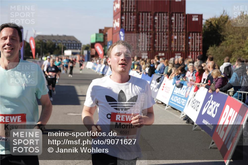 03.10.2025 - Köhlbrandbrückenlauf Jannik Wohlers http://msf.ph/oto/9071627 03.10.2025 13:15:13 Ziel 4090, 4244, 4282, 5186, 6189, 6249, 6252, 6370, 6591, 6773, 6810 meine-sportfotos.de