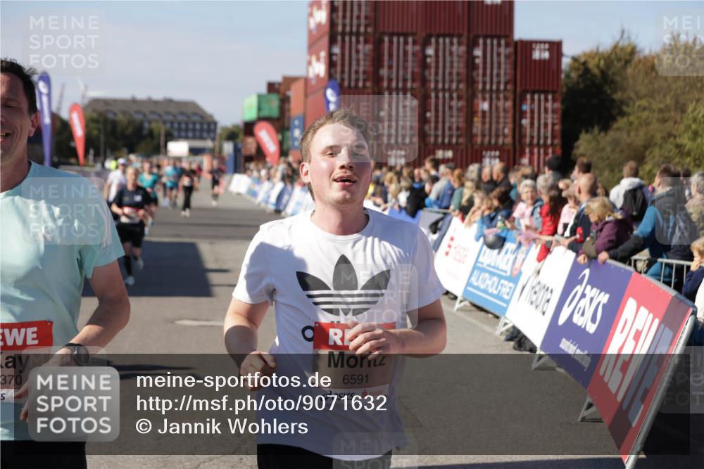 03.10.2025 - Köhlbrandbrückenlauf Jannik Wohlers http://msf.ph/oto/9071632 03.10.2025 13:15:13 Ziel 4090, 4244, 4282, 5186, 6189, 6249, 6252, 6370, 6591, 6773, 6810 meine-sportfotos.de