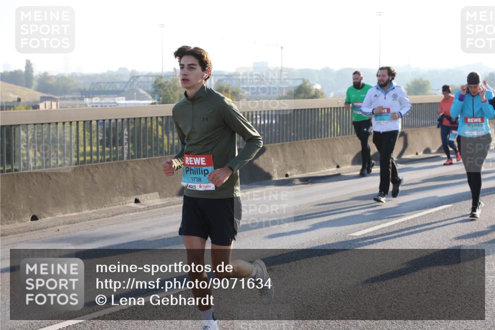 03.10.2025 - Köhlbrandbrückenlauf Lena Gebhardt http://msf.ph/oto/9071634 03.10.2025 09:24:40 Position 1 1738 meine-sportfotos.de