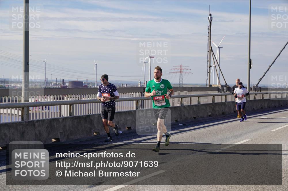 03.10.2025 - Köhlbrandbrückenlauf Michael Burmester http://msf.ph/oto/9071639 03.10.2025 12:36:40 Position 2 1111 meine-sportfotos.de