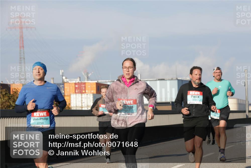03.10.2025 - Köhlbrandbrückenlauf Jannik Wohlers http://msf.ph/oto/9071648 03.10.2025 09:49:48 Position 3 2798, 1623, 1864, 3235 meine-sportfotos.de