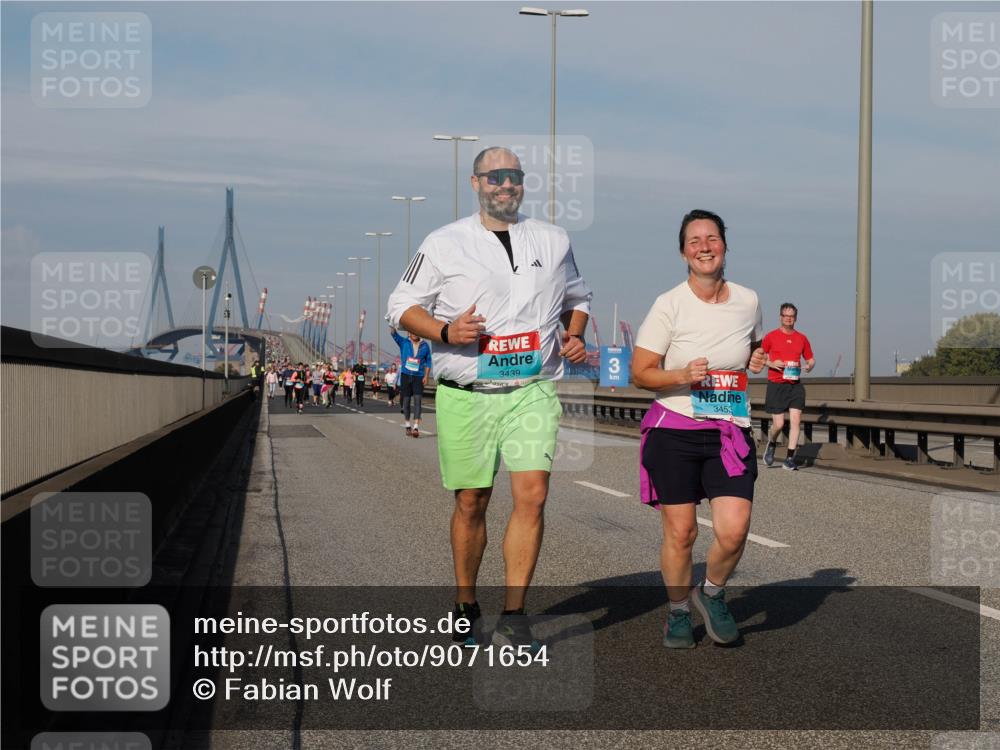 03.10.2025 - Köhlbrandbrückenlauf Fabian Wolf http://msf.ph/oto/9071654 03.10.2025 10:13:10 Position 3 3, 3439, 3453 meine-sportfotos.de