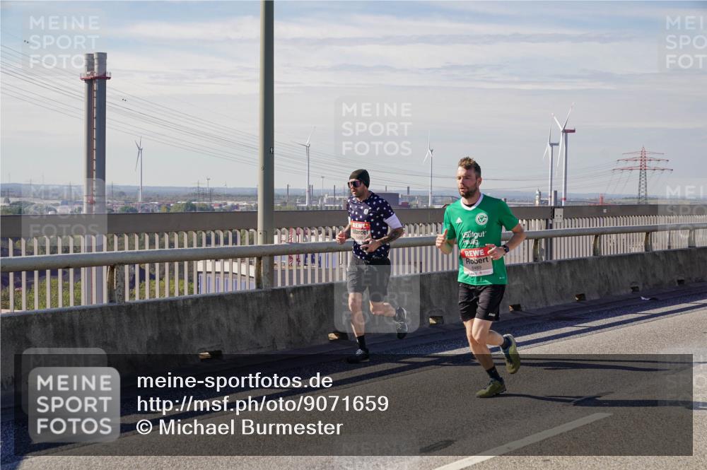 03.10.2025 - Köhlbrandbrückenlauf Michael Burmester http://msf.ph/oto/9071659 03.10.2025 12:36:40 Position 2 6489 meine-sportfotos.de