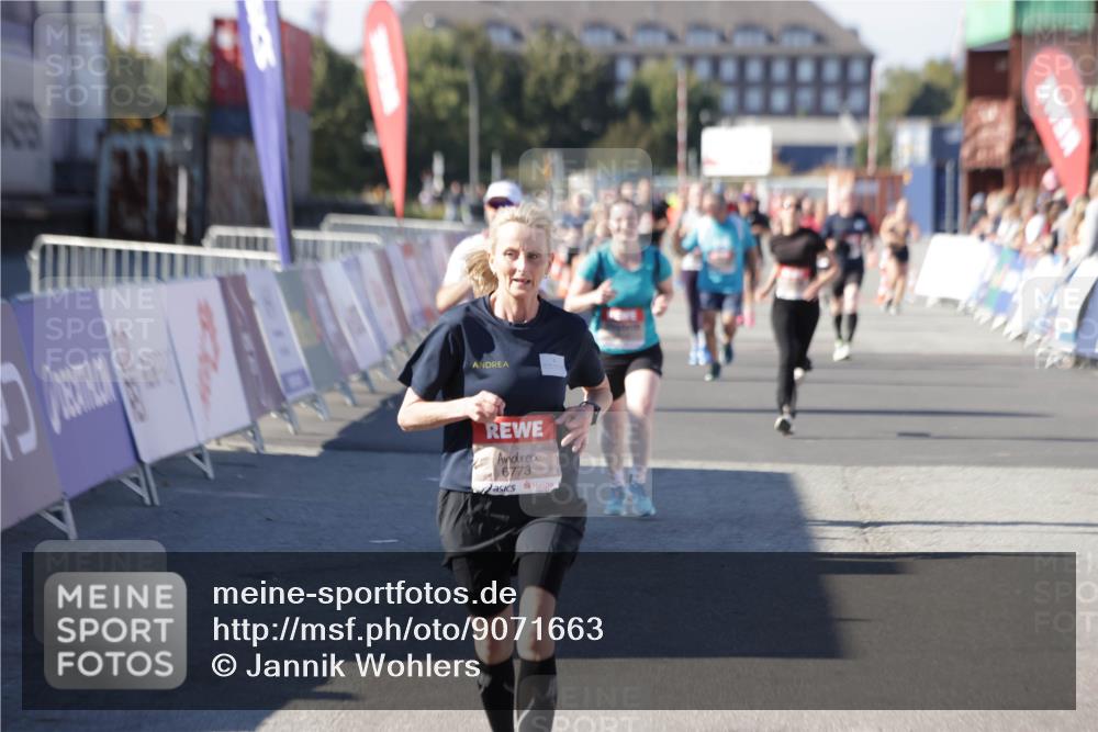 03.10.2025 - Köhlbrandbrückenlauf Jannik Wohlers http://msf.ph/oto/9071663 03.10.2025 13:15:16 Ziel 4090, 4610, 5186, 5771, 6189, 6249, 6252, 6370, 6591, 6773, 6790 meine-sportfotos.de