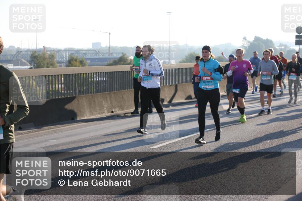 03.10.2025 - Köhlbrandbrückenlauf Lena Gebhardt http://msf.ph/oto/9071665 03.10.2025 09:24:40 Position 1 2304 meine-sportfotos.de