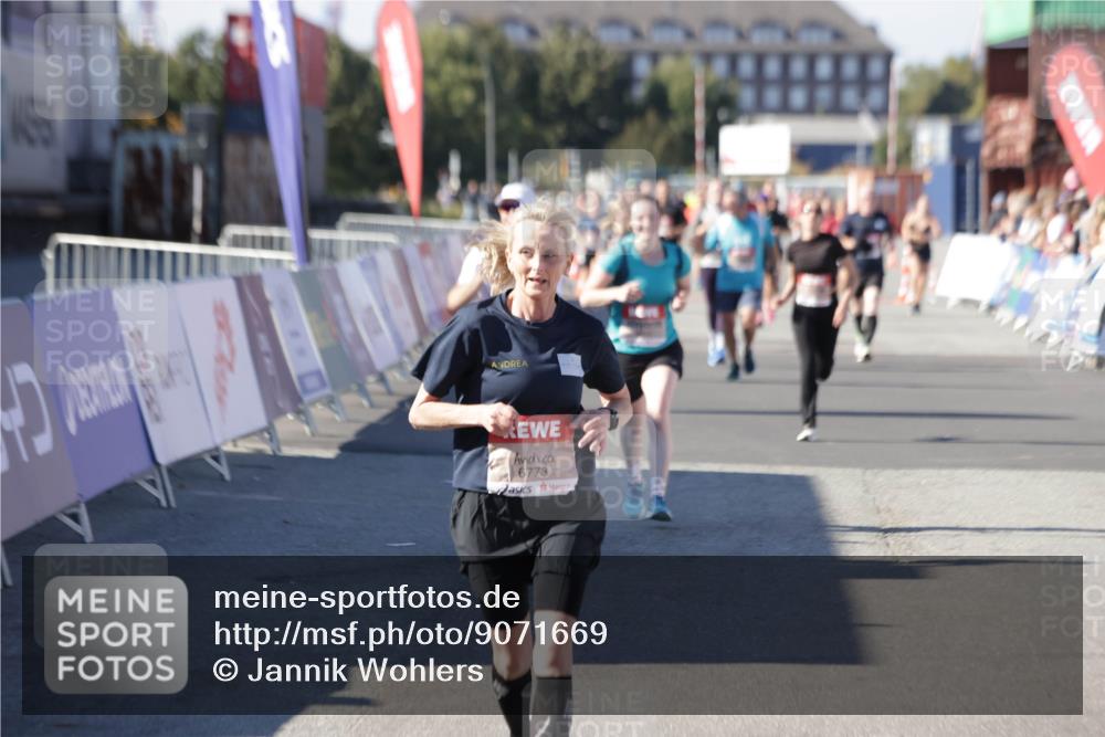 03.10.2025 - Köhlbrandbrückenlauf Jannik Wohlers http://msf.ph/oto/9071669 03.10.2025 13:15:16 Ziel 4090, 4610, 5186, 5771, 6189, 6249, 6252, 6370, 6591, 6773, 6790 meine-sportfotos.de