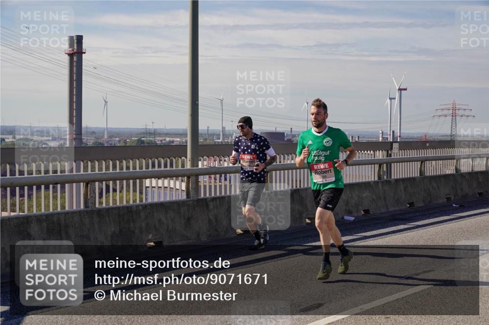03.10.2025 - Köhlbrandbrückenlauf Michael Burmester http://msf.ph/oto/9071671 03.10.2025 12:36:40 Position 2 6489 meine-sportfotos.de