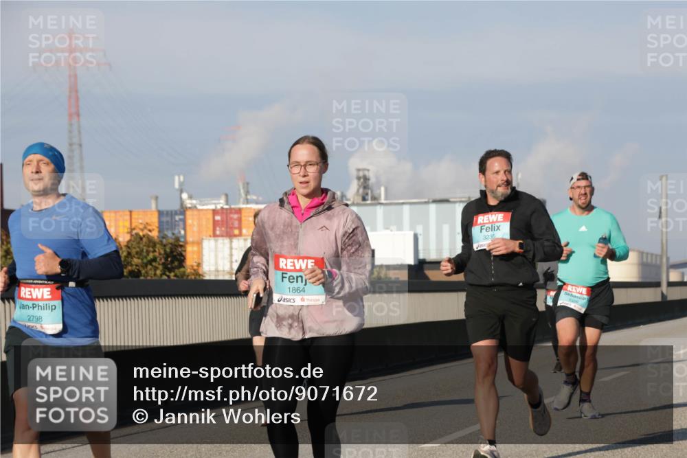 03.10.2025 - Köhlbrandbrückenlauf Jannik Wohlers http://msf.ph/oto/9071672 03.10.2025 09:49:48 Position 3 2798, 1864, 3235, 1326 meine-sportfotos.de