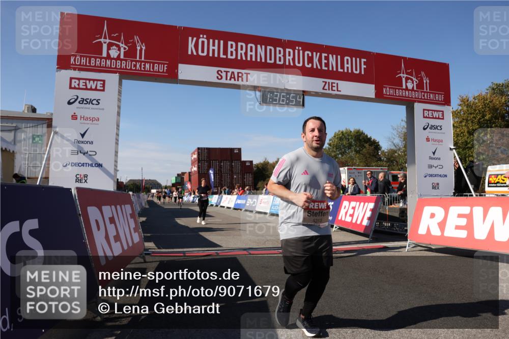 03.10.2025 - Köhlbrandbrückenlauf Lena Gebhardt http://msf.ph/oto/9071679 03.10.2025 13:36:54 Ziel 4974, 5287, 5313, 5808 meine-sportfotos.de