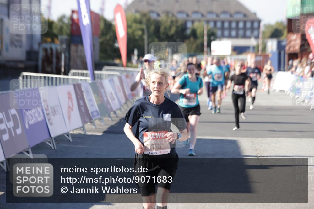 03.10.2025 - Köhlbrandbrückenlauf Jannik Wohlers http://msf.ph/oto/9071683 03.10.2025 13:15:16 Ziel 4090, 4610, 5186, 5771, 6189, 6249, 6252, 6370, 6591, 6773, 6790 meine-sportfotos.de
