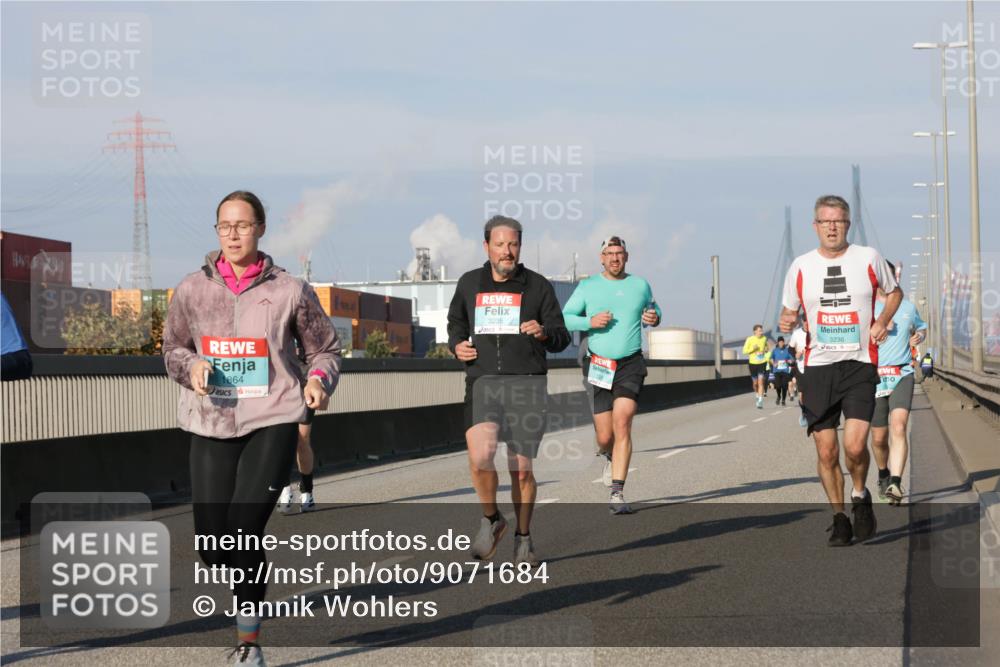 03.10.2025 - Köhlbrandbrückenlauf Jannik Wohlers http://msf.ph/oto/9071684 03.10.2025 09:49:49 Position 3 1864, 3235, 3236, 2 meine-sportfotos.de