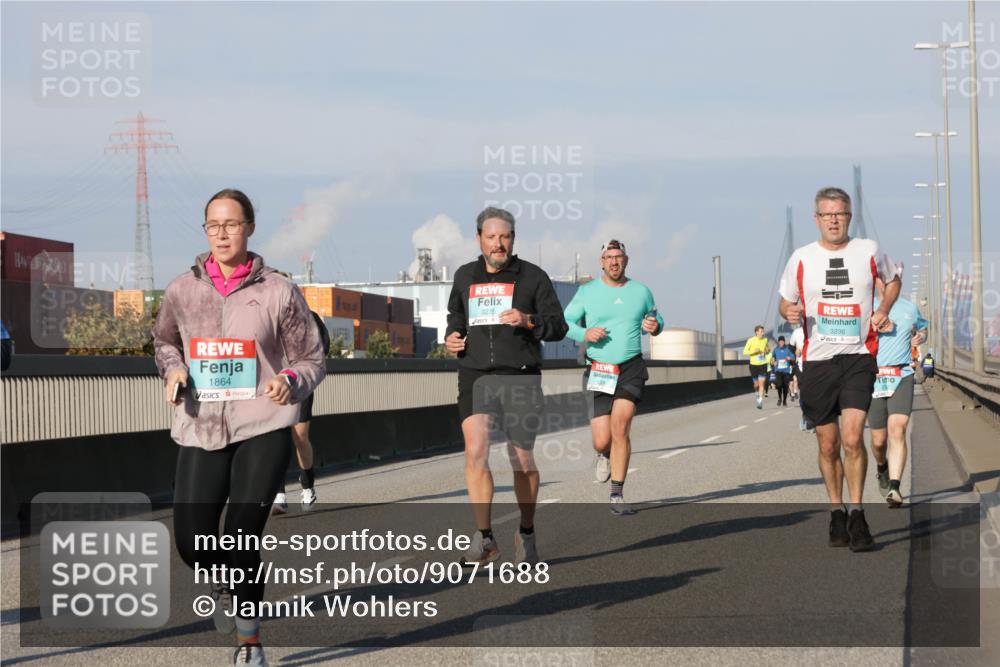 03.10.2025 - Köhlbrandbrückenlauf Jannik Wohlers http://msf.ph/oto/9071688 03.10.2025 09:49:49 Position 3 1864, 3235, 1306, 3236, 2 meine-sportfotos.de