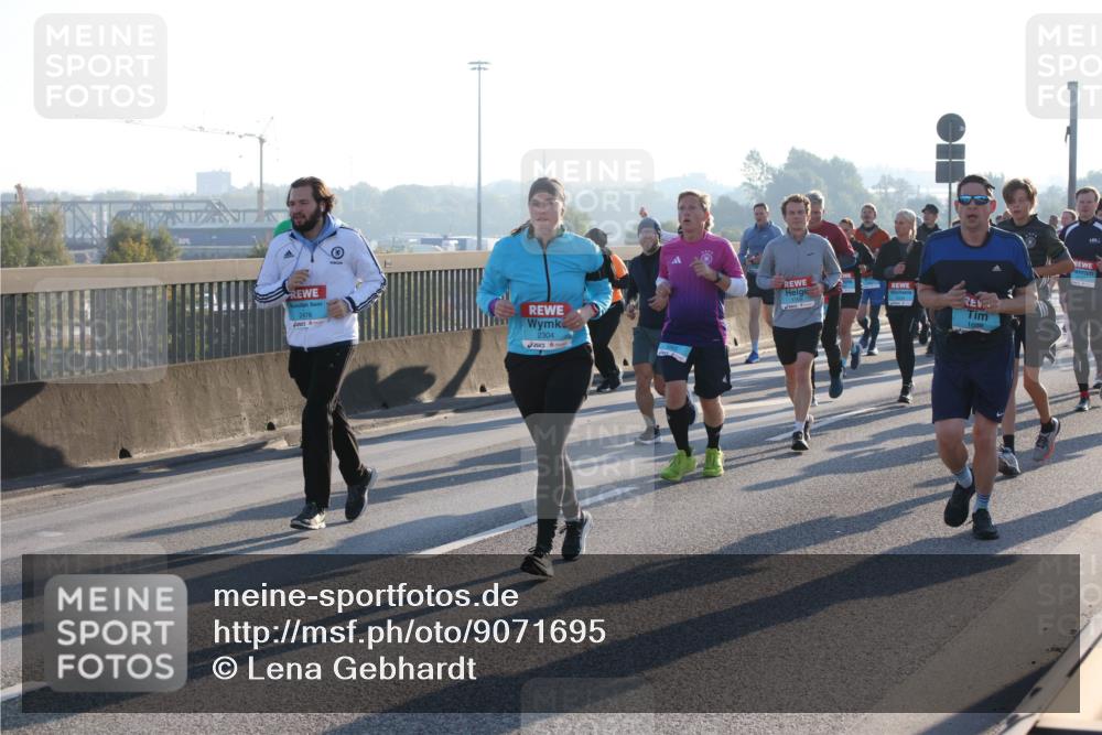 03.10.2025 - Köhlbrandbrückenlauf Lena Gebhardt http://msf.ph/oto/9071695 03.10.2025 09:24:41 Position 1 2476, 2304, 165 meine-sportfotos.de