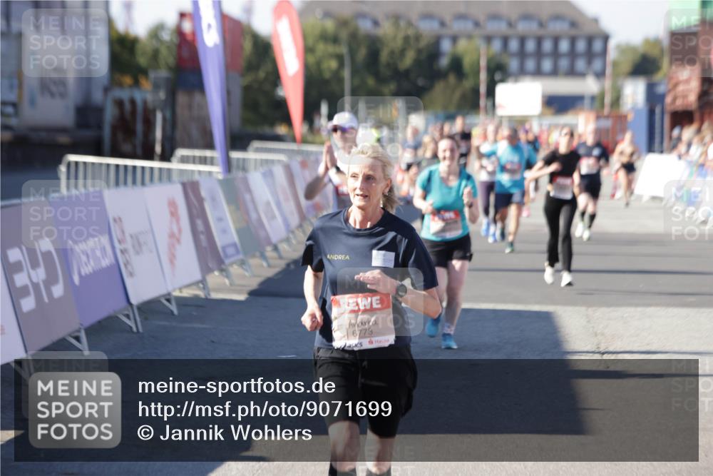 03.10.2025 - Köhlbrandbrückenlauf Jannik Wohlers http://msf.ph/oto/9071699 03.10.2025 13:15:16 Ziel 4090, 4610, 5186, 5771, 6189, 6249, 6252, 6370, 6591, 6773, 6790 meine-sportfotos.de