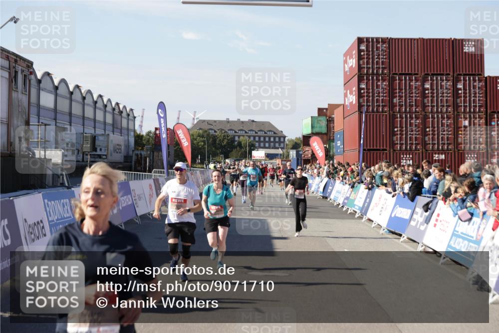 03.10.2025 - Köhlbrandbrückenlauf Jannik Wohlers http://msf.ph/oto/9071710 03.10.2025 13:15:18 Ziel 4090, 4610, 5186, 5771, 6189, 6249, 6252, 6370, 6591, 6773, 6790 meine-sportfotos.de