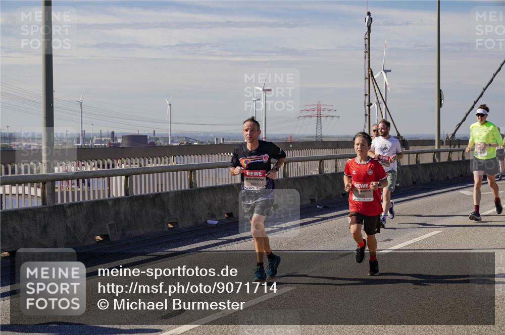 03.10.2025 - Köhlbrandbrückenlauf Michael Burmester http://msf.ph/oto/9071714 03.10.2025 12:36:45 Position 2 6015, 4150 meine-sportfotos.de