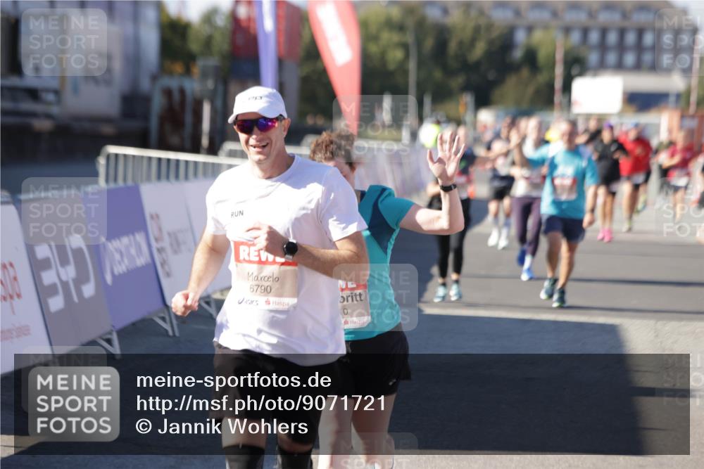 03.10.2025 - Köhlbrandbrückenlauf Jannik Wohlers http://msf.ph/oto/9071721 03.10.2025 13:15:19 Ziel 4610, 5186, 5771, 6249, 6252, 6370, 6591, 6773, 6790 meine-sportfotos.de