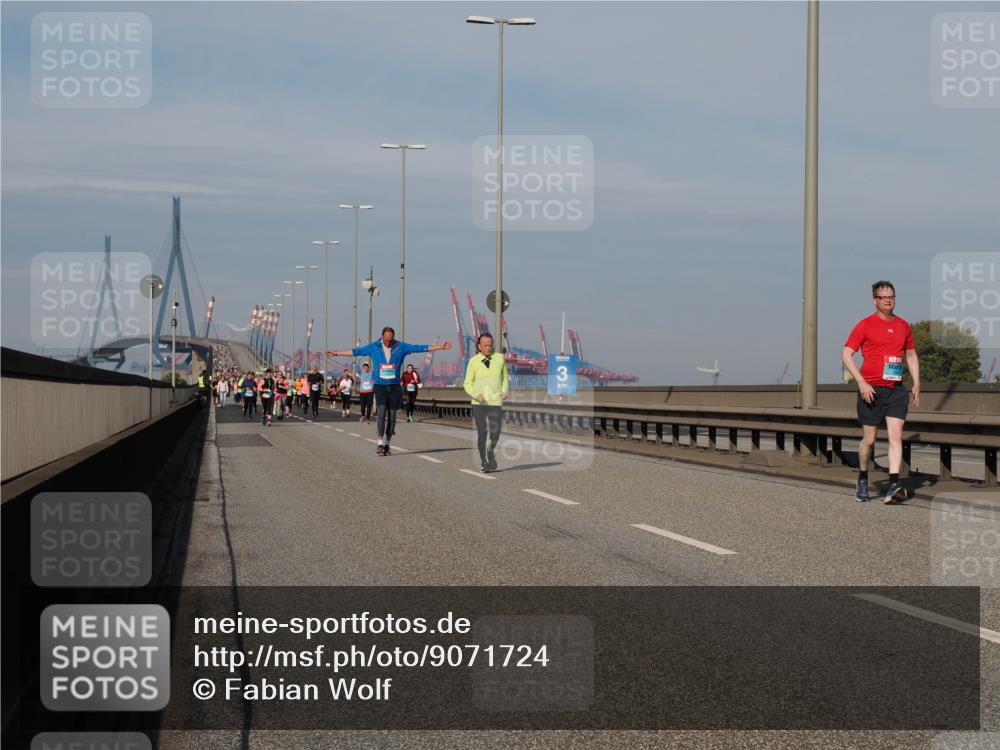 03.10.2025 - Köhlbrandbrückenlauf Fabian Wolf http://msf.ph/oto/9071724 03.10.2025 10:13:13 Position 3 3 meine-sportfotos.de