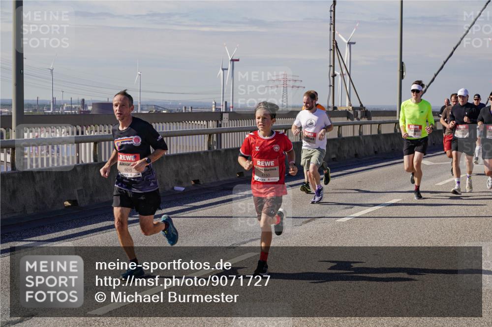 03.10.2025 - Köhlbrandbrückenlauf Michael Burmester http://msf.ph/oto/9071727 03.10.2025 12:36:45 Position 2 6015, 4150 meine-sportfotos.de