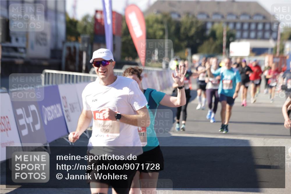 03.10.2025 - Köhlbrandbrückenlauf Jannik Wohlers http://msf.ph/oto/9071728 03.10.2025 13:15:19 Ziel 4610, 5186, 5771, 6249, 6252, 6370, 6591, 6773, 6790 meine-sportfotos.de