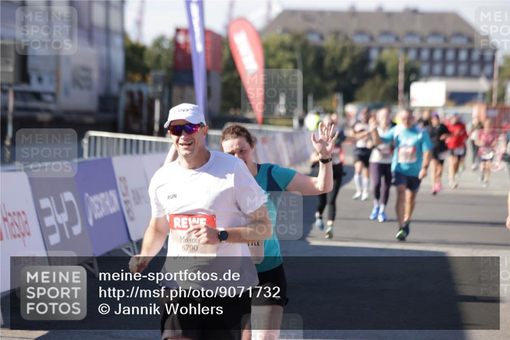 03.10.2025 - Köhlbrandbrückenlauf Jannik Wohlers http://msf.ph/oto/9071732 03.10.2025 13:15:19 Ziel 4610, 5186, 5771, 6249, 6252, 6370, 6591, 6773, 6790 meine-sportfotos.de