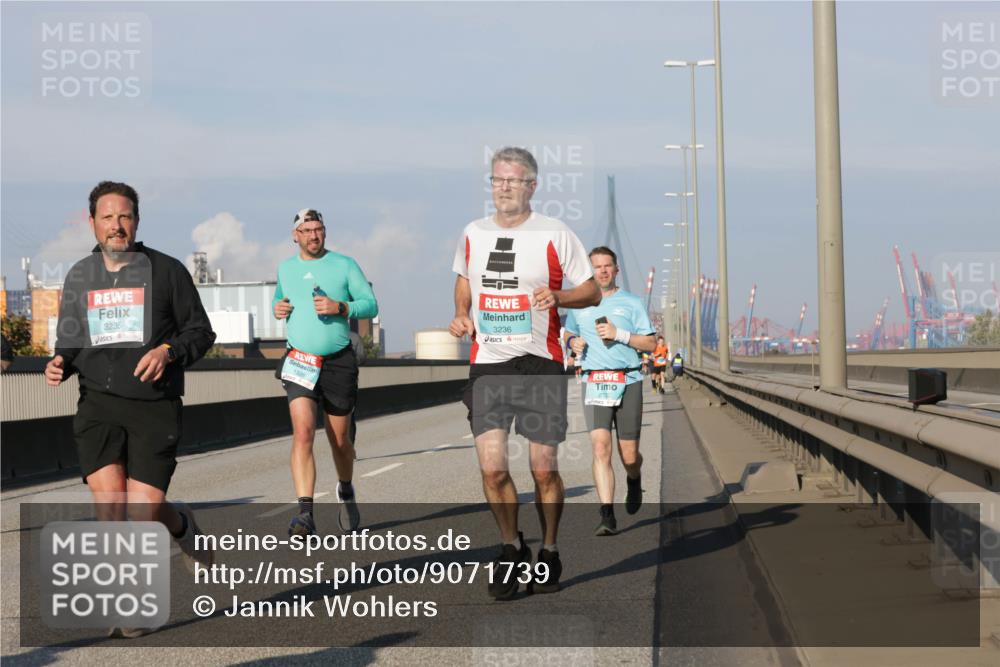 03.10.2025 - Köhlbrandbrückenlauf Jannik Wohlers http://msf.ph/oto/9071739 03.10.2025 09:49:50 Position 3 3235, 1326, 3236, 2732 meine-sportfotos.de