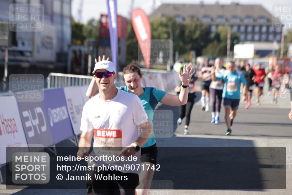 03.10.2025 - Köhlbrandbrückenlauf Jannik Wohlers http://msf.ph/oto/9071742 03.10.2025 13:15:20 Ziel 4031, 4610, 5186, 5771, 6370, 6535, 6591, 6773, 6790 meine-sportfotos.de