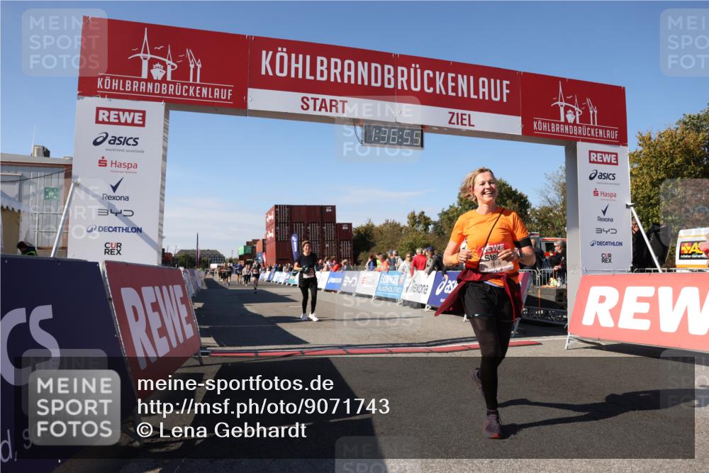 03.10.2025 - Köhlbrandbrückenlauf Lena Gebhardt http://msf.ph/oto/9071743 03.10.2025 13:36:56 Ziel 4974, 5287, 5313, 5592, 5808 meine-sportfotos.de