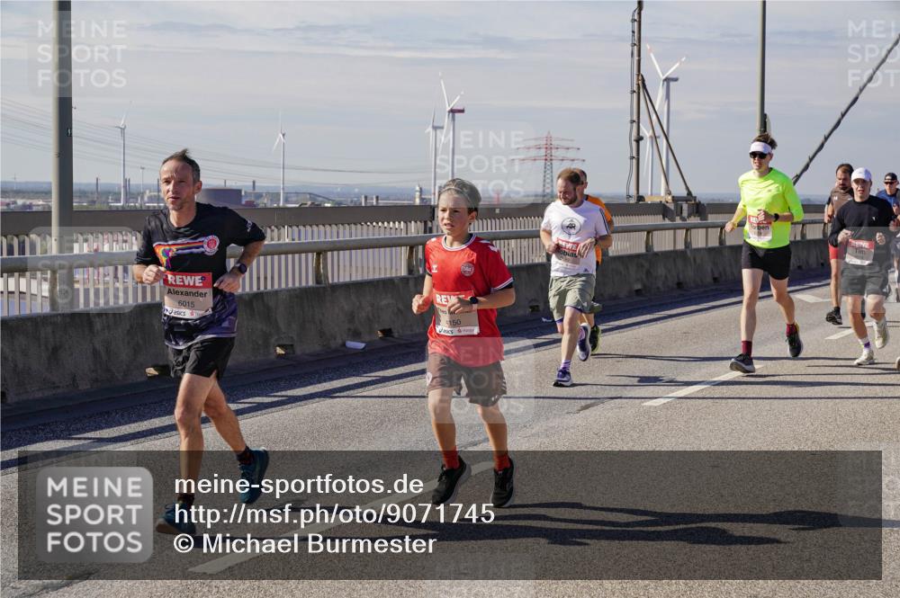 03.10.2025 - Köhlbrandbrückenlauf Michael Burmester http://msf.ph/oto/9071745 03.10.2025 12:36:46 Position 2 6015, 4150 meine-sportfotos.de