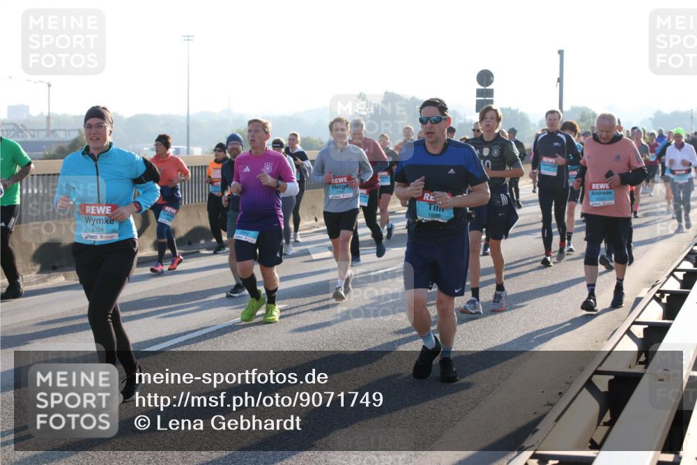 03.10.2025 - Köhlbrandbrückenlauf Lena Gebhardt http://msf.ph/oto/9071749 03.10.2025 09:24:41 Position 1 2304, 3562, 1655, 3097 meine-sportfotos.de