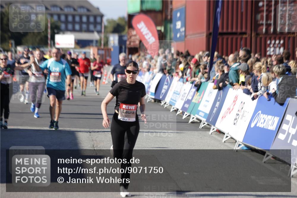 03.10.2025 - Köhlbrandbrückenlauf Jannik Wohlers http://msf.ph/oto/9071750 03.10.2025 13:15:20 Ziel 4031, 4610, 5186, 5771, 6370, 6535, 6591, 6773, 6790 meine-sportfotos.de
