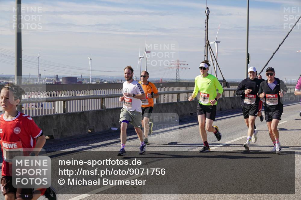 03.10.2025 - Köhlbrandbrückenlauf Michael Burmester http://msf.ph/oto/9071756 03.10.2025 12:36:47 Position 2 80, 150, 6518 meine-sportfotos.de