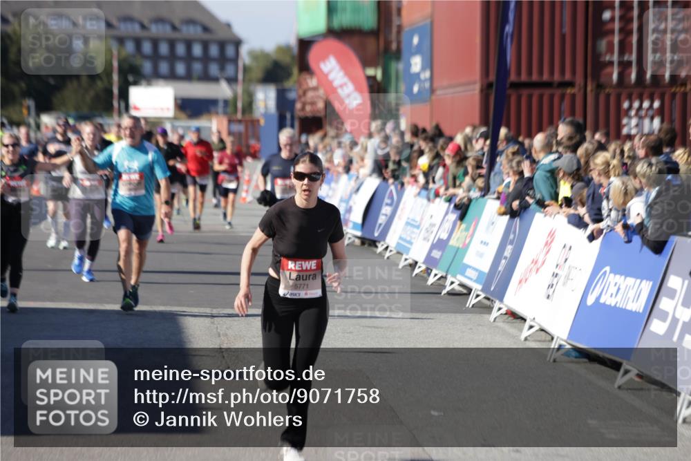 03.10.2025 - Köhlbrandbrückenlauf Jannik Wohlers http://msf.ph/oto/9071758 03.10.2025 13:15:20 Ziel 4031, 4610, 5186, 5771, 6370, 6535, 6591, 6773, 6790 meine-sportfotos.de