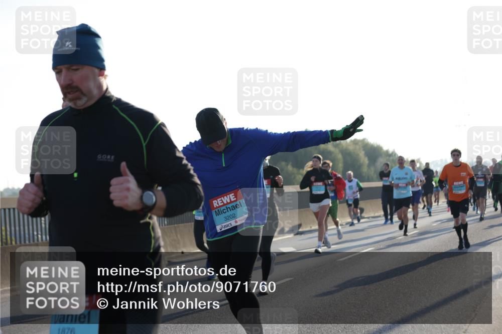 03.10.2025 - Köhlbrandbrückenlauf Jannik Wohlers http://msf.ph/oto/9071760 03.10.2025 09:17:58 Position 3 1876, 3202 meine-sportfotos.de